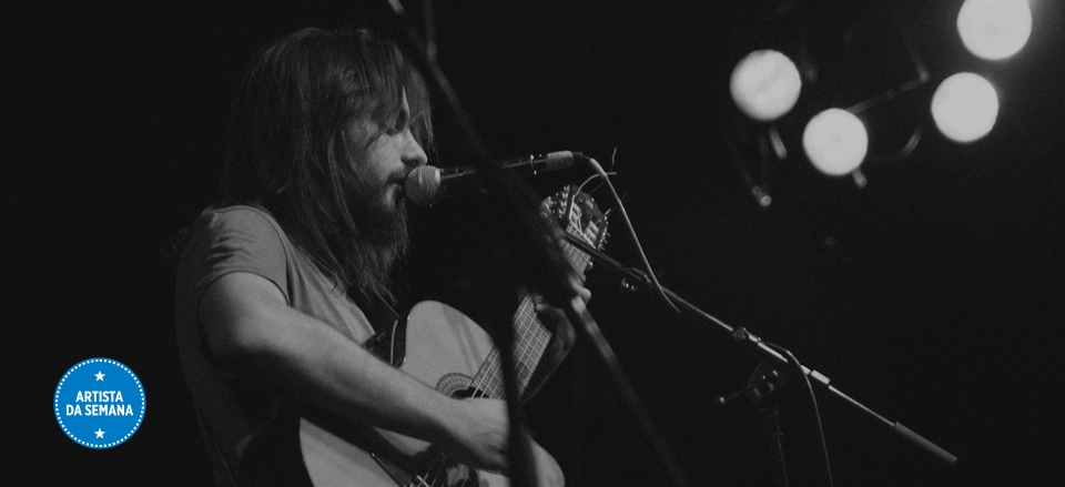 ROURA: «A MÚSICA APARECEU EN MIN COMO FERRAMENTA COA QUE POTENCIAR A ACCIÓN DAS PALABRAS»